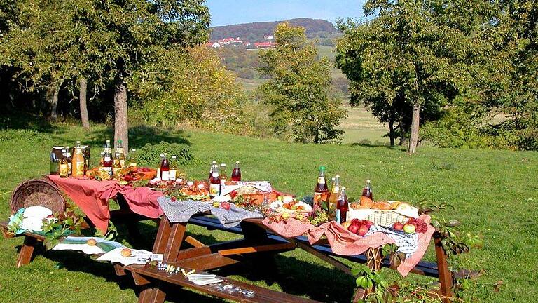 Gastlichkeit vom Feinsten: Seit 25 Jahren verwöhnt die Rhöner Wirtevereinigung 'Aus der Rhön - Für die Rhön' ihre Gäste mit kulinarischen Genüssen aus Rhöner Produkten.