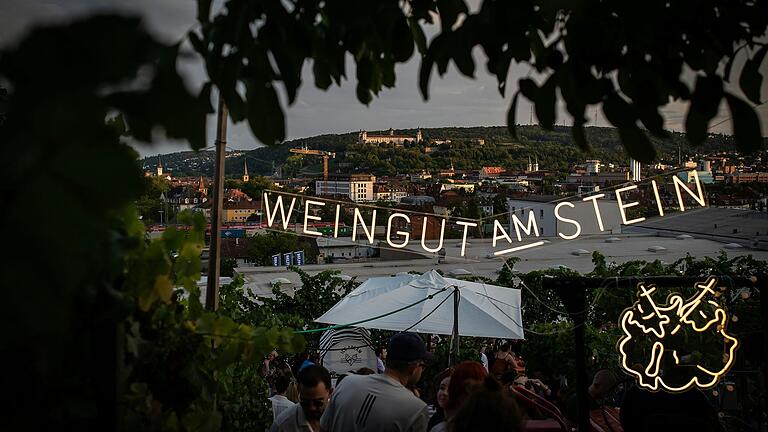 Das Weinfest im Weingut am Stein in Würzburg dauert in diesem Jahr vom 11. bis 28. Juli.