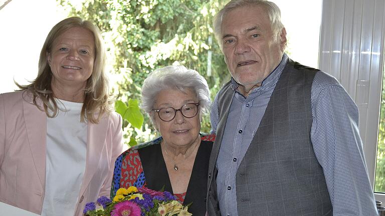 Zum Gratulieren kam Bürgermeisterin Anette Schmidt zu Mechthilde und Rudi Knaus