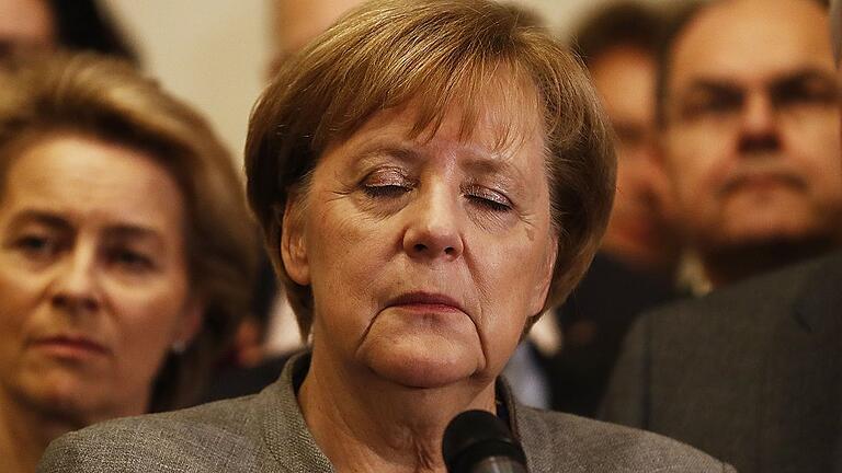 GERMANY-POLITICS-PARTIES-GOVERNMENT       -  Bundeskanzlerin Angela Merkel stehen nach dem Scheitern der Sondierungen Enttäuschung und Erschöpfung ins Gesicht geschrieben.