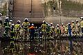 Die Mitglieder der Feuerwehr nutzten die trockengelegte Schleuse Limbach für eine Übung.