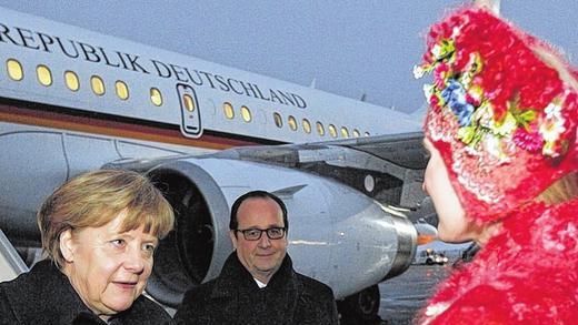 Salz und Brot: Begrüßung für Bundeskanzlerin Angela Merkel und den französischen Präsidenten François Hollande am Mittwoch in der weißrussischen Hauptstadt Minsk.