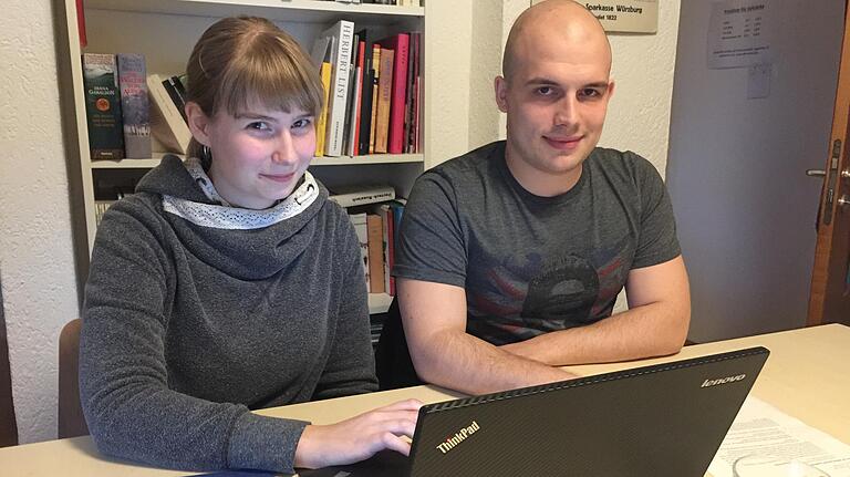 Wünschen sich mehr Unabhängigkeit und mehr finanzielle Mittel: Lucie Knorr und Chris Rettner, Mitglieder im Sprecher- und Sprecherinnenrat der Uni Würzburg