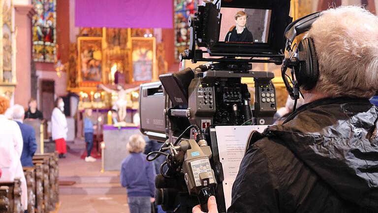 Mit erheblichem technischen Aufwand hat das ZDF den Palmsonntagsgottesdienst live aus der Lohrer Stadtpfarrkirche St. Michael übertragen.