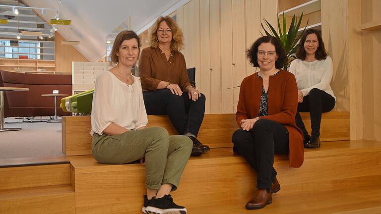 Das Team der Stadtbibliothek Marktheidenfeld freut sich auf viele Interessierte bei den Lesungen in zwei Sprachen.