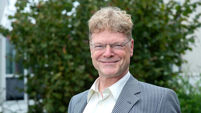 Alfred Schmitt aus Poppenhausen tritt als Direktkandidat im Stimmkreis Kitzingen an, um für die AfD einen Sitz im Bayerischen Landtag zu erringen. Alfred Schmitt aus Poppenhausen tritt als Direktkandidat im Stimmkreis Kitzingen an, um für die AfD einen Sitz im Bayerischen Landtag zu erringen.