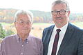 Michael Seitz aus Langenberg (links) feierte 80. Geburtstag. Geiselwinds Bürgermeister Ernst Nickel gratulierte.