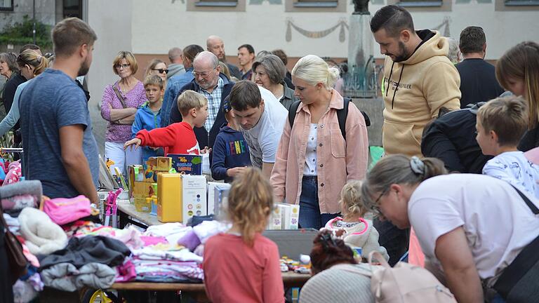 Verbindet Jung und Alt: der Kinder-Flohmarkt in Bad Kissingen. Verbindet Jung und Alt: der Kinder-Flohmarkt in Bad Kissingen. 