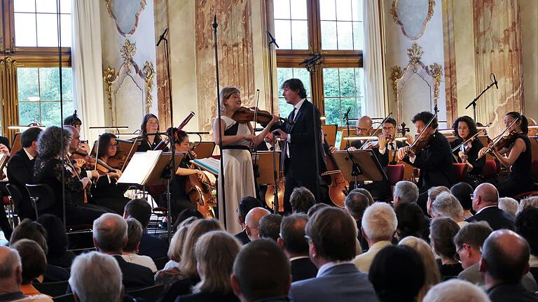 Entfesselt, frisch, radikal und phänomenal musikalisch: Das Scottish Chamber Orchestra mit Alina Ibragimova und Maxim Emelyanychev im Kaisersaal.