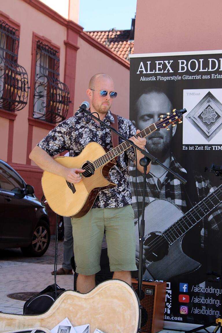 Alex Boldin spielte einen tollen Sound auf dem Marktplatz.