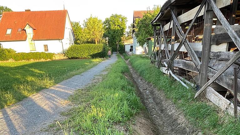 Wasserableitungen können verhindern, dass es die Wassermassen in einem Schwung in den Keller drückt. Wasserableitungen können verhindern, dass es die Wassermassen in einem Schwung in den Keller drückt.