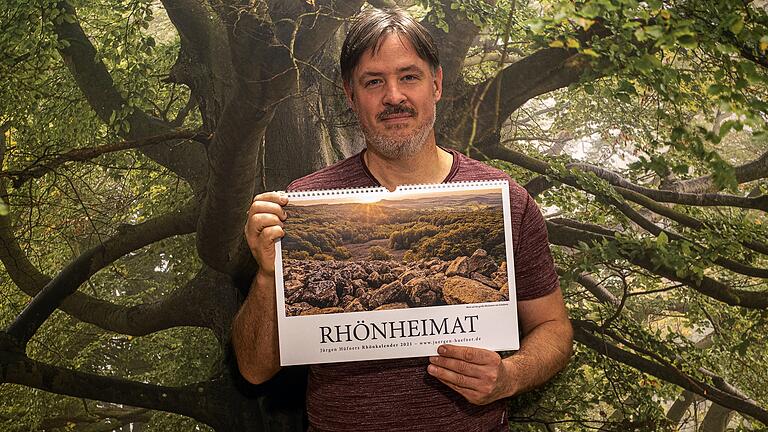 Mittlerweile erscheint der zehnte Rhönkalender von Jürgen Hüfner mit dem Titel 'Rhönheimat'. Auch 2021 gibt es jeden Monat wieder eine neue Rhön-Ansicht in dem Fotokalender  zu entdecken.