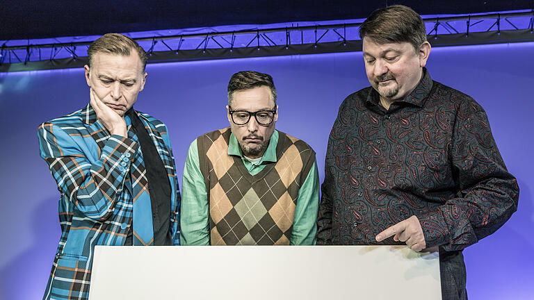 Yvan (Christian Irwin), Marc (Matthias Born), Serge (Stephan Ladnar) vor dem 'weißen Bild'.