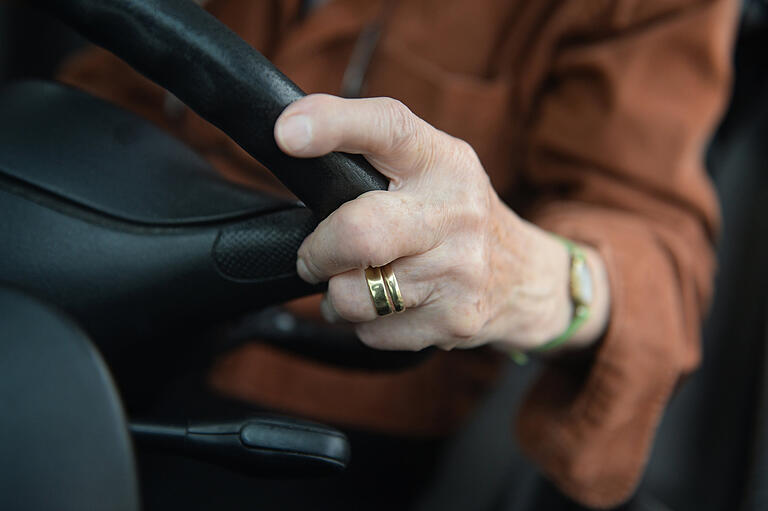 Zur Diskussion um verpflichtende Verkehrstests für Senioren ist festzustellen: Auch im Zuständigkeitsbereich der Polizeiinspektion Gerolzhofen haben in den vergangenen Jahren&nbsp; die Unfälle prozentual zugenommen, die von älteren Menschen am Steuer verursacht worden. Dementsprechend angestiegen ist auch die Zahl der bei Unfällen verletzten Senioren.