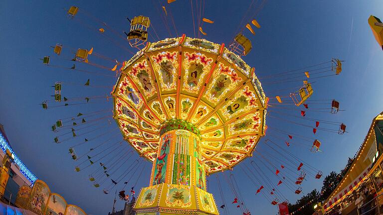 Nicht das Fahrgeschäft, die Corona-Pandemie macht Schausteller und Volksfest-Fans ganz schwindelig: Auch 2021 muss das Volksfest in Schweinfurt abgesagt werden. Vielleicht gibt es im Spätsommer eine kleinere Auflage.