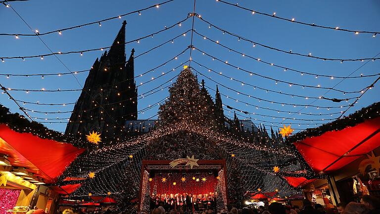 Weihnachtsmarkt Köln       -  Der Weihnachtsmarkt am Kölner Dom ist sehr beliebt. Hier erfahren Sie alles rund um die Weihnachtsmärkte in Köln 2023.