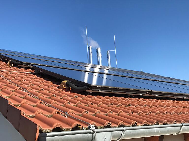 Sonnenkollektoren mit einer Fläche von 100 Quadratmetern reichen von März bis September für die Warmwasserversorgung im Osterfeld II völlig aus. Sonnenkollektoren mit einer Fläche von 100 Quadratmetern reichen von März bis September für die Warmwasserversorgung im Osterfeld II völlig aus.