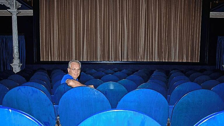 Saal 1 im Kitzinger Roxy-Kino: Bis hier Leute sitzen können, wie der Schatzmeister des Roxy-Fördervereins, Michael Schmitt, wird allerdings noch ein gutes Jahr vergehen. Saal 1 im Kitzinger Roxy-Kino: Bis hier Leute sitzen können, wie der Schatzmeister des Roxy-Fördervereins, Michael Schmitt, wird allerdings noch ein gutes Jahr vergehen.