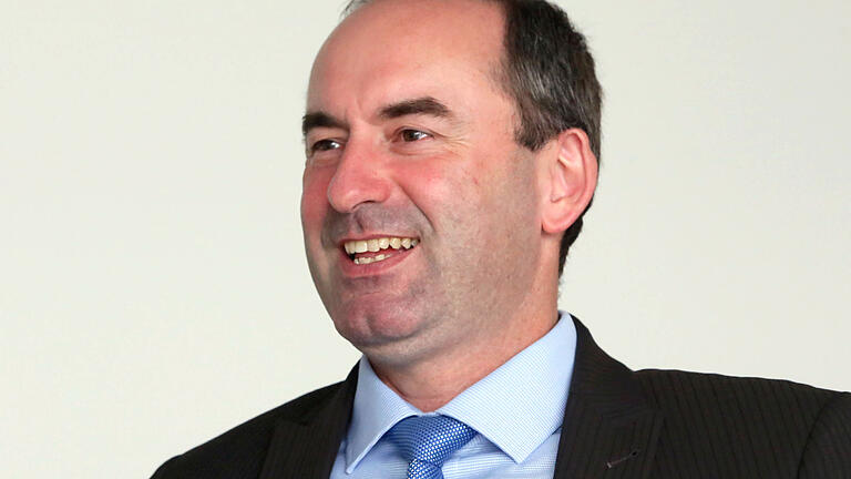Das bayerische Wirtschaftsministerium von Hubert Aiwanger (Freie Wähler) verleiht den Exportpreis in diesem Jahr bereits zum zwölften Mal zusammen mit dem Bayerischen Industrie- und Handelskammertag, der Arbeitsgemeinschaft der Bayerischen Handwerkskammern und Bayern International.