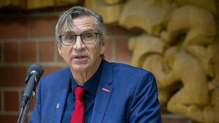 Das Handwerk in Unterfranken steht wieder auf einem soliden Fundament: Davon ist Kammerpräsident Michael Bissert überzeugt. Das Bild zeigt ihn bei einem Termin kürzlich in Schweinfurt. Das Handwerk in Unterfranken steht wieder auf einem soliden Fundament: Davon ist Kammerpräsident Michael Bissert überzeugt. Das Bild zeigt ihn bei einem Termin kürzlich in Schweinfurt.