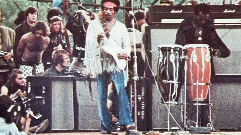 Jimi Hendrix 1969 in Woodstock. Wegen unzähliger Verzögerungen trat er erst am Montagmorgen auf – da waren von den 400 000 Besuchern nur noch 35 000 da.