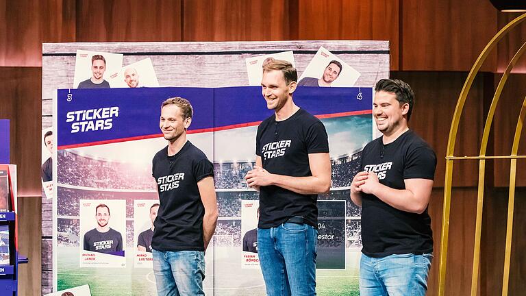 Mirko Lauterbach, Michael Janek und Fabian Bönsch (von links) präsentieren mit 'Stickerstars' Klebebildchen für den Amateursport. Sie erhofften sich ein Investment von 800 000 Euro für zehn Prozent der Anteile an ihrem Unternehmen.