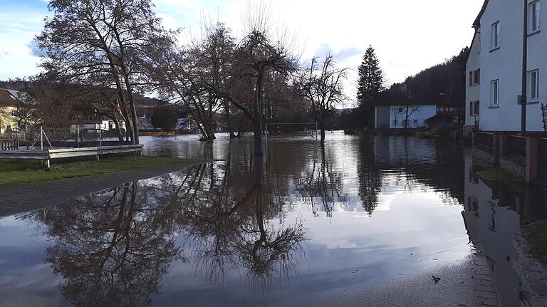 Zum zweiten Mal innerhalb einer Woche wurde der südliche Teil der Marktgemeinde Obersinn vom Hochwasser der Sinn heimgesucht.&nbsp;