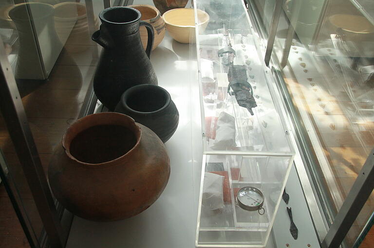 Das Latèneschwert im Stadtgeschichtlichen Museum Karlstadt bekam eine transparente Klimabox. Das Latèneschwert im Stadtgeschichtlichen Museum Karlstadt bekam eine transparente Klimabox.