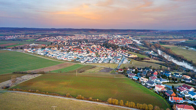 Im Haßfurter Osterfeld haben Hausbesitzerinnen und -besitzer städtischen Grund vereinnahmt. Im Haßfurter Osterfeld haben Hausbesitzerinnen und -besitzer städtischen Grund vereinnahmt.