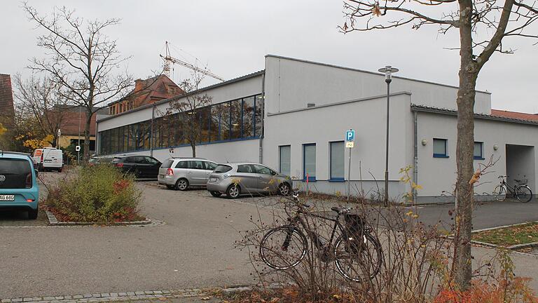 In der Zweifachturnhalle am Lülsfelder Weg ist die Kaltwasserversorgung mit Legionellen befallen. In der Zweifachturnhalle am Lülsfelder Weg ist die Kaltwasserversorgung mit Legionellen befallen.
