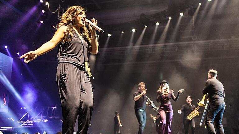Maria Voskania singt 2014 im Background von Helene Fischer. Am Samstag, 8. April, wird Voskania wieder vor großem Live-Publikum singen. Doch bei DSDS steht sie selbst im Mittelpunkt.