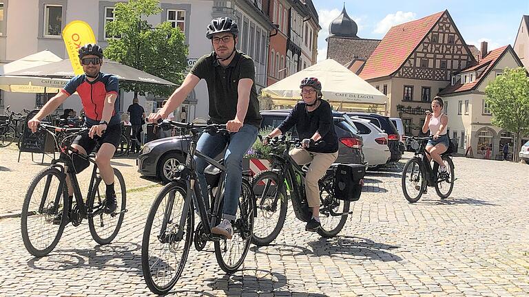 Auch im kommenden Jahr wird wieder ein Stadtradeln stattfinden. Organisiert wird dies von Daniel Hausmann (Mitte), der nun seinen Tätigkeitsbericht für 2022 vorlegte. Auch im kommenden Jahr wird wieder ein Stadtradeln stattfinden. Organisiert wird dies von Daniel Hausmann (Mitte), der nun seinen Tätigkeitsbericht für 2022 vorlegte.