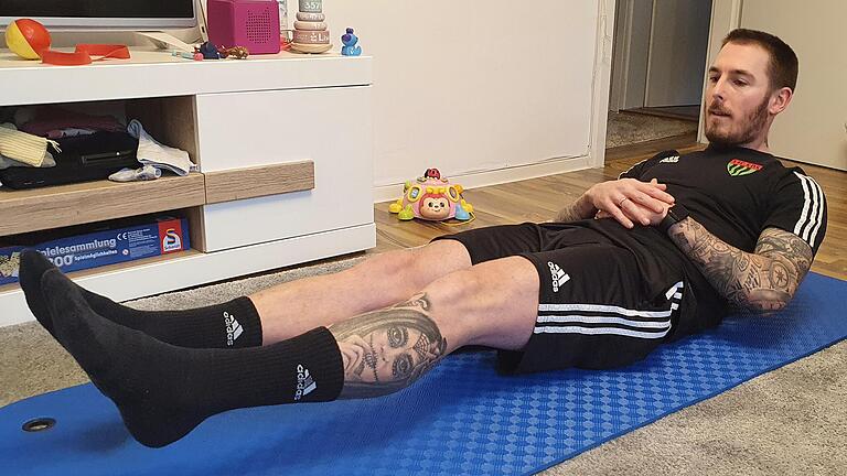 Schweinfurter Fußball-Trainer gibt 5 Fitness-Tipps fürs Wohnzimmer Schweinfurter Fußball-Trainer gibt 5 Fitness-Tipps fürs Wohnzimmer