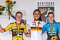 Siegerehrung bei der deutschen U-23-Meisterschaft im Einzelzeitfahren in Marsberg: Die Karbacherin Linda Riedmann (links) belegte Platz zwei hinter der Ingolstadterin Ricarda Bauernfeind (Mitte). Weiter im Bild: die drittplatzierte Judith Krahl (rechts).