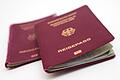 reisepass.jpg       -  Ab November 2024 können sich Bürgerinnen und Bürger neue Reisepässe und Personalausweise per Post zuschicken lassen.