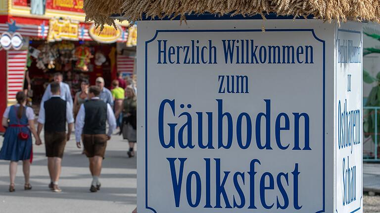 Gäubodenvolksfest       -  Aus Sicht der Freien Wähler müssen Schausteller und Organisationen von Volksfesten in Bayern bei Vorschriften und Auflagen massiv entlastet werden. (Archivbild)