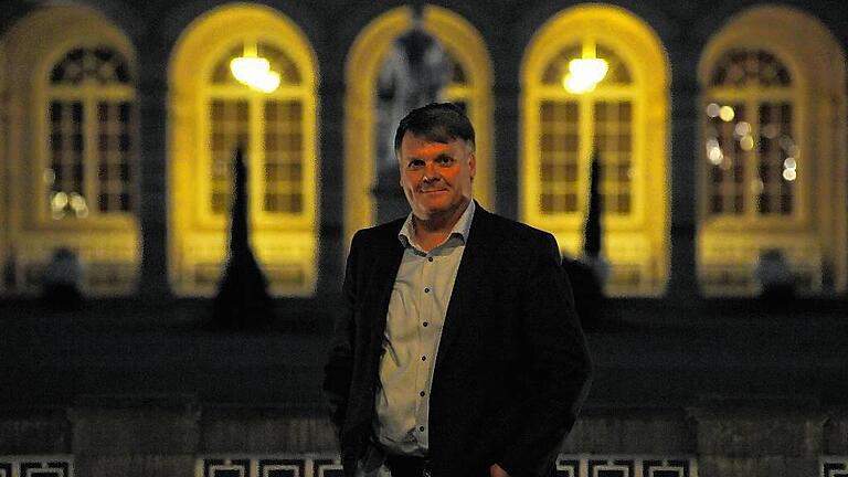 Fototermin im Maxbrunnenpavillon: Lars Streiberger übernimmt beim Rakoczy-Fest die Rolle von König Maximilian II. Fototermin im Maxbrunnenpavillon: Lars Streiberger übernimmt beim Rakoczy-Fest die Rolle von König Maximilian II.