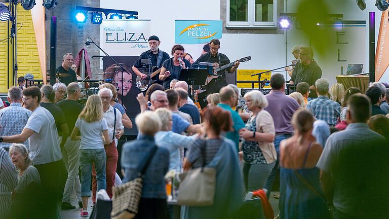 Die Open-Air-Tanzveranstaltung Dancing in the City findet an mehreren Locations in Schweinfurt statt. Am Samstag wird vor der Kunsthalle getanzt. Die Open-Air-Tanzveranstaltung Dancing in the City findet an mehreren Locations in Schweinfurt statt. Am Samstag wird vor der Kunsthalle getanzt. 