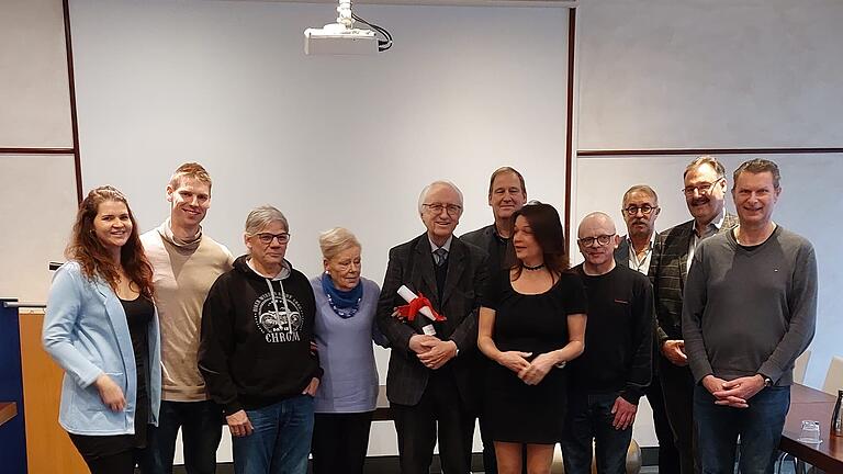 Dehoga Bad Kissingen       -  Von links nach rechts: Dana Paul (Beisitzerin), Markus Beran (Beisitzer), Matthias Sotier (Revisor), Marianne Engels (Revisorin), Heinz Stempfle (1. stellvertretender Vorsitzender), Sandra Kaiser (1. Vorsitzende), Volker Partsch (Beisitzer), Bernd Vogler (Beisitzer), Kurt Müller (2. stellvertretender Vorsitzender), Christoph Henkelmann (Schriftführer) und Ralf Aulbach (Schatzmeister)