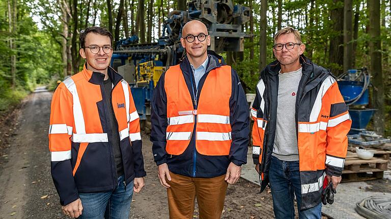 Bergbauingenieur Jakob Herrmann (links), Marco Pabstmann (Mitte), technischer Leiter der Knauf-Gruppe für Zentraleuropa und Diplomingenieur Ralf&nbsp;Richter von der DMT, einer Tochterfirma des TÜV Nord.