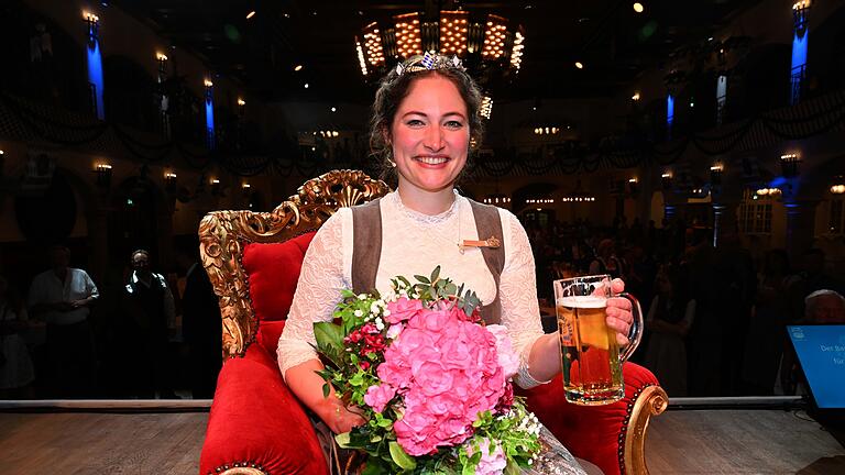 410349946.jpg - Mona Sommer ist die neue bayerische Bierkönigin. 410349946.jpg - Mona Sommer ist die neue bayerische Bierkönigin.