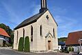 Von außen ist der kleinen Dorfkirche im Bieberehrener Ortsteil Klingen nichts anzusehen, doch innen 'bröselt' es von der Decke. Von der Diözese Würzburg gibt es keinerlei Zuschüsse. Bei einem Gespräch mit den Bürgern fand sich keine Lösung über den Fortbestand, denn der Kaufpreis ist noch offen.