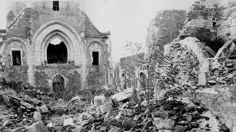 Ruine der im Zweiten Weltkrieg zerstörten St. Johanniskirche in Würzburg, die 1895 als erste Kirche evangelischer Bürger in Würzburg erbaut worden war.