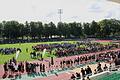 Die sechs teilnehmenden Schulen werden mit Applaus von den Schülerinnen und Schülern des Humboldt-Gymnasiums im Sachs-Stadion empfangen.