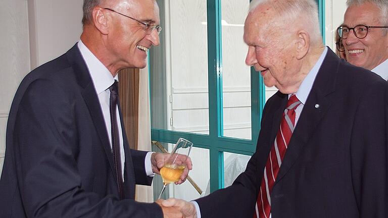 Am 60. Geburtstag des Landrats durfte auch der ehemalige Staatssekretär Albert Meyer unter den Gratulanten nicht fehlen.