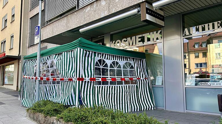 In einem Gebäude in der Schweinfurter Innenstadt fanden Handwerker am 23. Juli die Leiche eines 45-Jährigen aus Schweinfurt. In einem Gebäude in der Schweinfurter Innenstadt fanden Handwerker am 23. Juli die Leiche eines 45-Jährigen aus Schweinfurt.