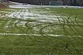 Der Sportplatz in Niederlauer wurde von driftenden Autos zerstört.