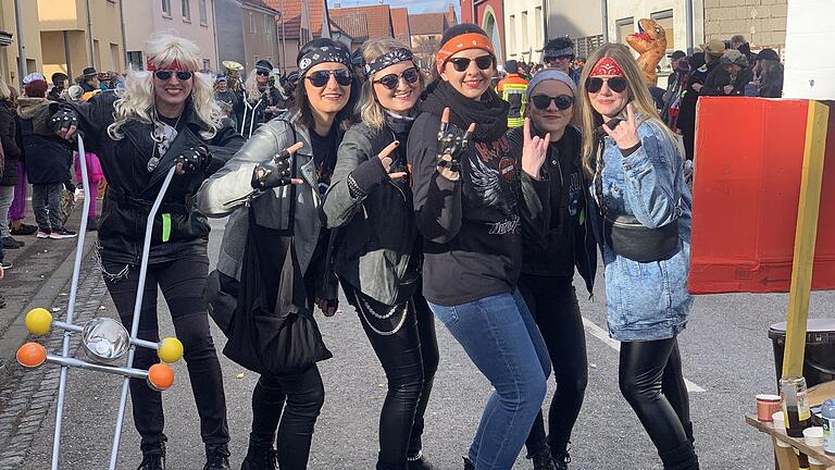 Aus Münnerstadt waren diese Rockerinnen nach Poppenlauer gekommen. Aus Münnerstadt waren diese Rockerinnen nach Poppenlauer gekommen.