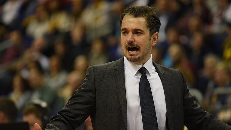 Trennung       -  Ahmet Caki ist nicht mehr Cheftrainer von ALBA Berlin. Foto: Rainer Jensen