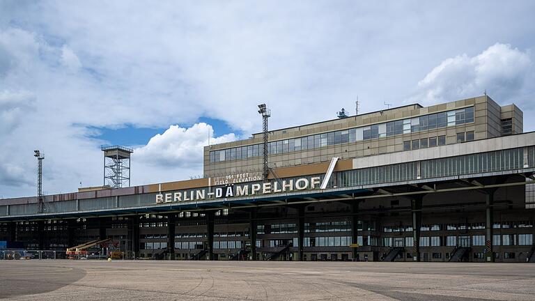 Berliner Band Die Ärzte benennt Flughafen Tempelhof um       -  Aus Tempelhof wird DÄmpelhof